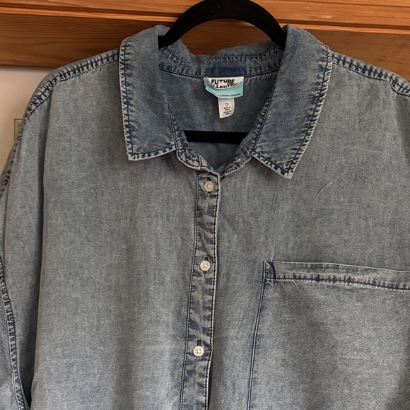 Oversized Light Blue Denim Button-Up Top - Picture 3 of 7